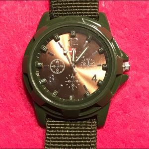 COPY - NWT! GREEN CANVAS BUCKLE BAND QUARTZ WATCH